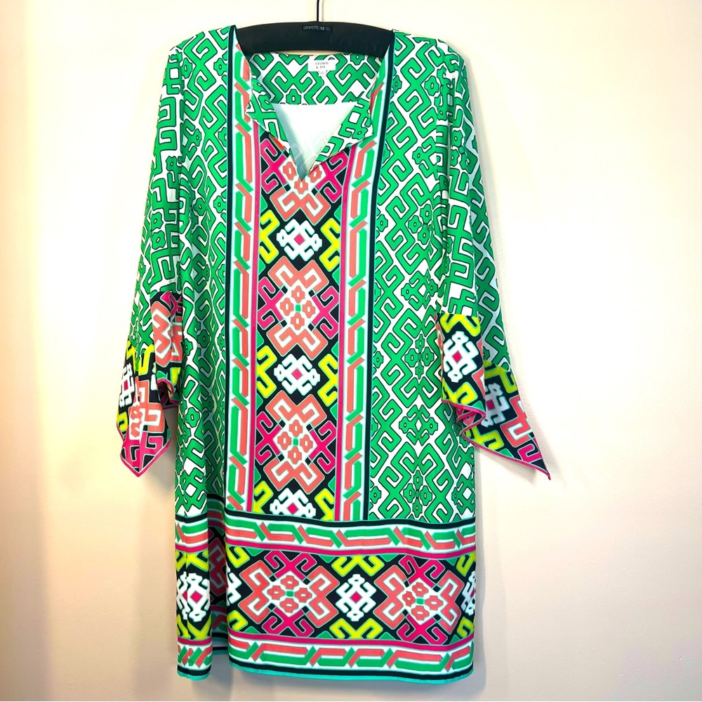 Crown & Ivy Green Geometric Shift Bell Sleeve 14 - Picture 2 of 8